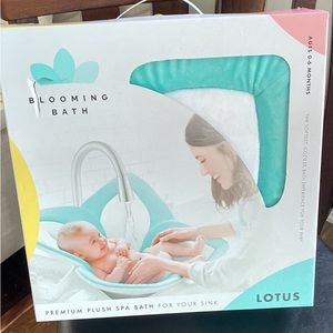 Blooming Bath Lotus